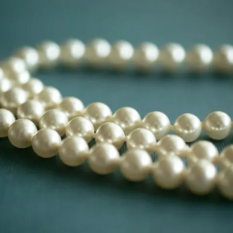 عقد لولي